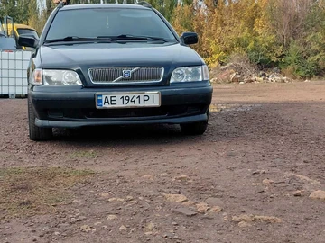 Авто Volvo V40 Kombi 2000 № 8064846