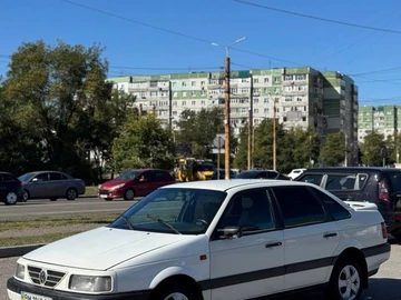 Авто Volkswagen Passat Sedan 1993 № 8066750