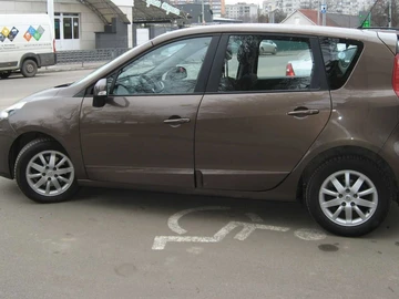 Авто Renault Scenic 2011 № 8067990