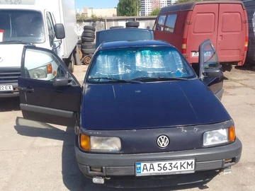 Авто Volkswagen Passat Sedan 1990 № 8070743