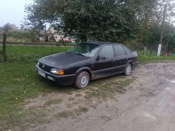 Авто Volkswagen Passat Sedan 1990 № 8071632