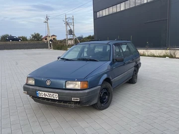 Авто Volkswagen Passat Sedan 1988 № 8074671