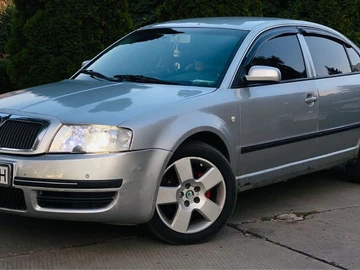 Авто Skoda Superb 2004 № 8075030