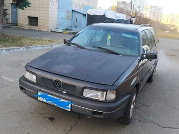 Авто Volkswagen Passat Variant 1990 № 8079271