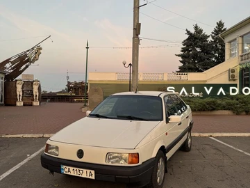 Авто Volkswagen Passat Sedan 1991 № 8081119