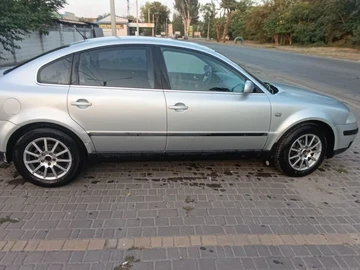 Авто Volkswagen Passat Sedan 2001 № 8081128