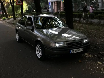 Авто Opel Vectra 1989 № 8082017
