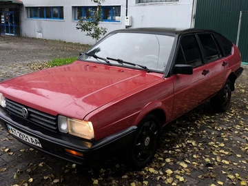 Авто Volkswagen Passat Hatchback 1986 № 8082304