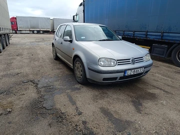 Авто Volkswagen Golf 2000 № 8082380