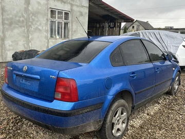 Авто Volkswagen Passat Sedan 2000 № 8082750