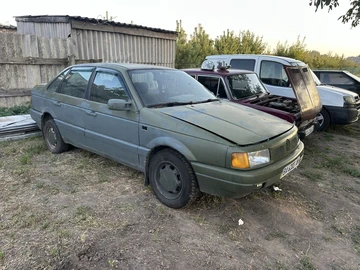 Авто Volkswagen Passat Sedan 1990 № 8085400