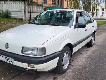 Авто Volkswagen Passat Sedan 1989 № 8085402