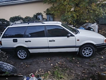 Авто Volkswagen Passat Variant 1990 № 8085469