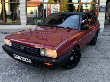 Авто Volkswagen Passat Hatchback 1986 № 8088095