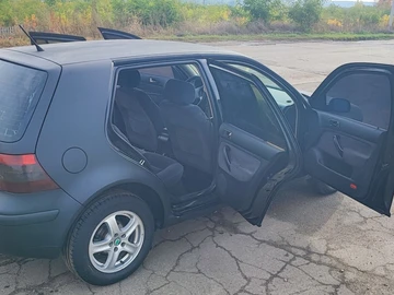 Авто Volkswagen Golf 2000 № 8088668