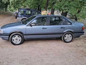 Авто Volkswagen Passat Sedan 1989 № 8089355