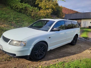 Авто Volkswagen Passat Hatchback 1997 № 8089853