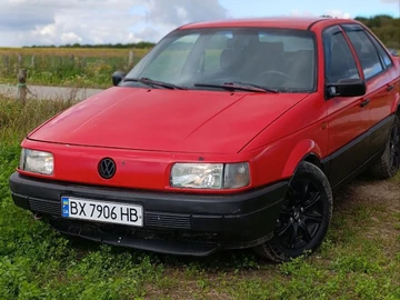 Авто Volkswagen Passat Sedan 1992 № 8090851