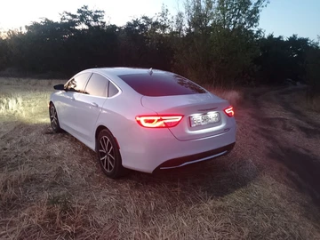 Авто Chrysler 200 2015 № 8092344