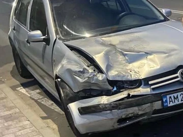 Авто Volkswagen Golf 1999 № 8093439