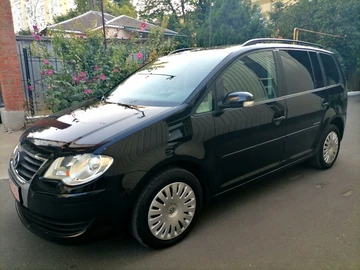 Авто Volkswagen Touran 2009 № 8093658
