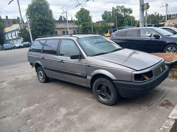 Авто Volkswagen Passat Variant 1993 № 8094619