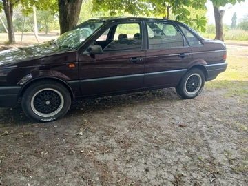 Авто Volkswagen Passat Sedan 1993 № 8094627