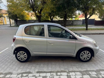 Авто Toyota Yaris 2000 № 8095067