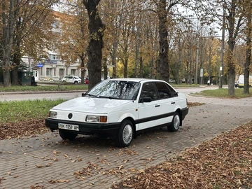 Авто Volkswagen Passat Sedan 1990 № 8096759