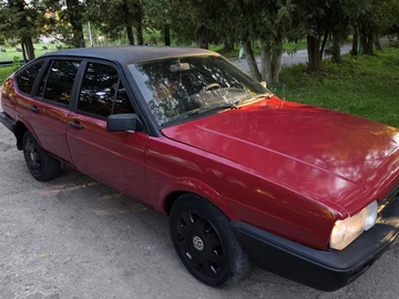 Авто Volkswagen Passat Hatchback 1986 № 8099456