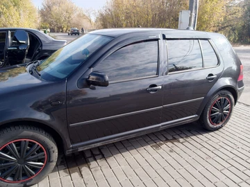 Авто Volkswagen Golf 2001 № 8100068