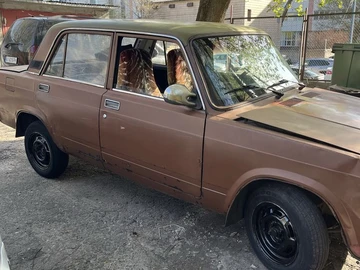 Авто ВАЗ 2107 1987 № 8100463