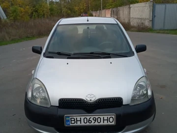 Авто Toyota Yaris 2000 № 8101419