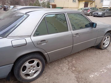 Авто Mercedes W124 1992 № 8102527