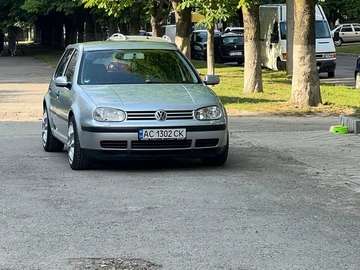 Авто Volkswagen Golf 2000 № 8103053