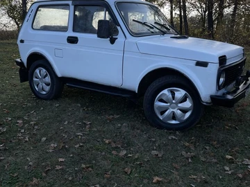 Авто ВАЗ 2121 1987 № 8103186