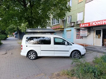 Авто Volkswagen Caddy 2010 № 8103969