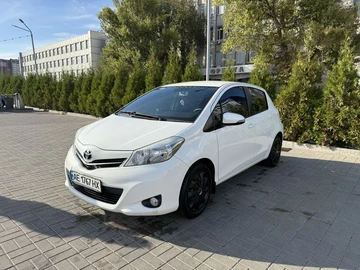 Авто Toyota Yaris 2012 № 8104052