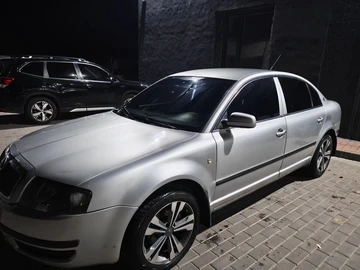 Авто Skoda Superb 2004 № 8104625