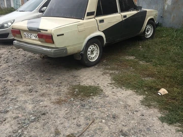 Авто ВАЗ 2107 1988 № 8105800