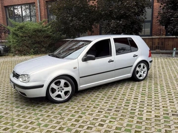 Авто Volkswagen Golf 2000 № 8107247