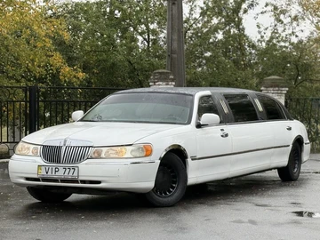 Авто Lincoln Town Car 2000 № 8109349