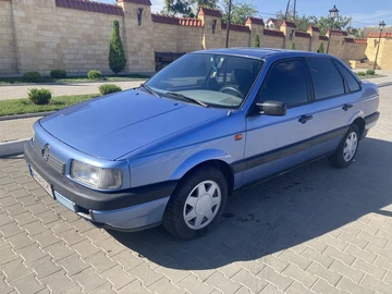 Авто Volkswagen Passat Sedan 1988 № 8112836