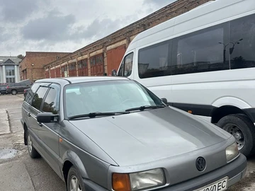 Авто Volkswagen Passat Sedan 1993 № 8114591
