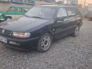 Авто Volkswagen Passat Variant 1994 № 8114664