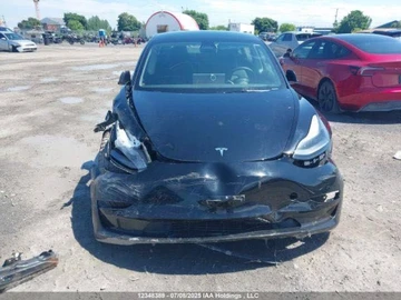 Авто Tesla Model 3 2023 № 8115621