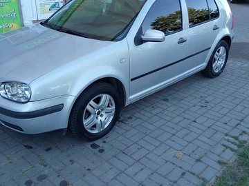 Авто Volkswagen Golf 2000 № 8117286
