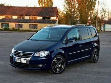 Авто Volkswagen Touran 2008 № 8121108