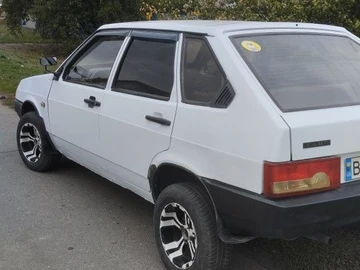 Авто ВАЗ 2109 1988 № 8121256