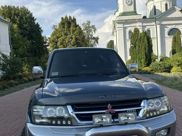 Авто Mitsubishi Pajero 2000 № 8121303